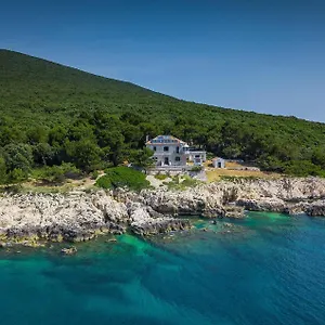 Lighthouse Crna Punta Brovinje